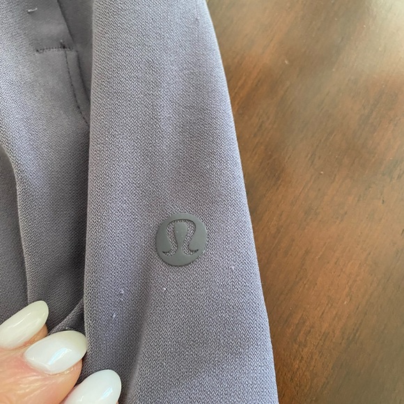 Lululemon grey high rise short size 4 - Picture 2 of 5
